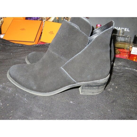 BOGO me Too! Zest Black Micro Suede Leather Ankle Booties Shoes size 7 - Picture 1 of 9